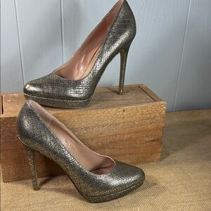 Enzo Angiolini Metallic Textured Heels